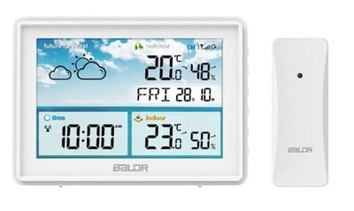 une horloge blanche surmontée d'une station météo
