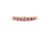 une bague sertie d'un saphir rose et de diamants