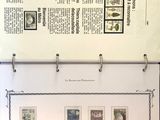 une photo d'un présentoir mural de timbres