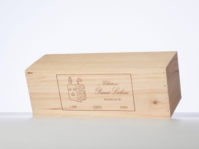 the wooden box is empty and ready to be filled with wine