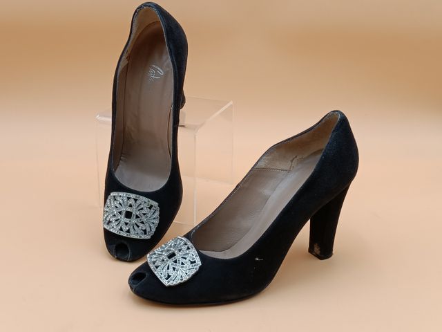 CASTANER – Paire de chaussures à talon velours et boucles argenté