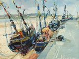 tableau représentant un groupe de bateaux amarrés sur une plage au bord d'un plan d'eau