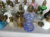 Important ensemble de lampes à pétrole et réservoirs : verre… (photo 3)