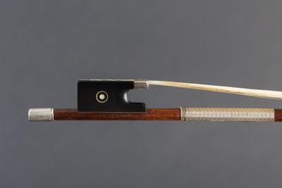 a close up of a violin bow with a string attached to it
