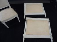 Cadre de lit en bois mouluré peint blanc. (photo 5)