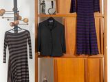 une photo d'un portant sur lequel est accrochée une robe