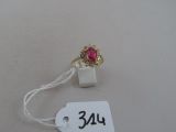 une étiquette sur laquelle figure l'image d'une bague