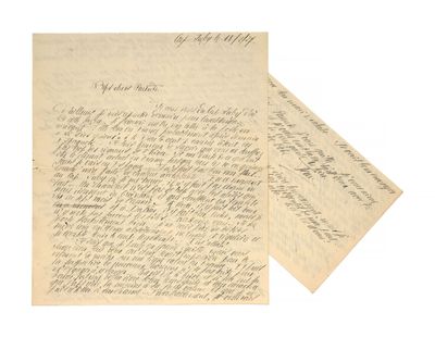 une lettre écrite à l'encre noire sur une feuille de papier