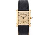 une montre-bracelet pour femme en or jaune 18 carats, avec un bracelet en cuir noir