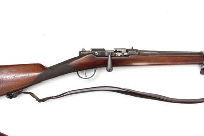 un gros plan d'un fusil muni d'une sangle