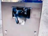 l'image d'une machine posée sur le sol