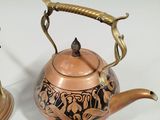 two teapots that are sitting next to each other