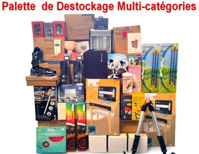 un tas d'objets divers empilés les uns sur les autres