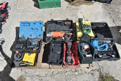 many tools that are sitting on a pallet on the ground