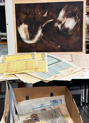 deux images représentant une boîte avec l'image d'un cheval à l'intérieur et l'image d'un cheval dans une boîte contenant l'image d'un cheval
