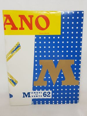 du papier à pois bleus et blancs sur lequel figure la lettre « m »