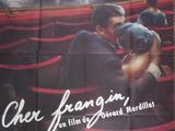 affiche de cinéma représentant un homme et une femme dans une salle de cinéma