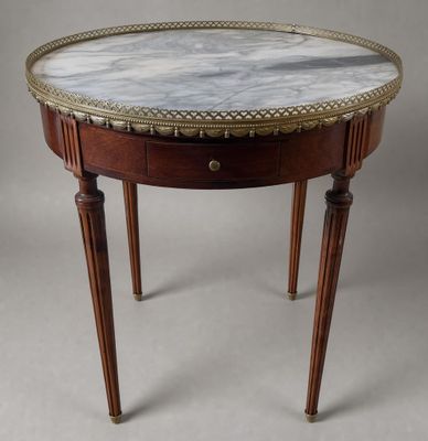 une image représentant une table au plateau en marbre, dotée de deux pieds et d'un tiroir