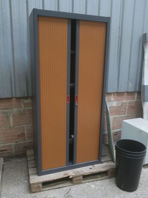 Armoire de bureau ton bois et gris 90x45xh195 avec un planni… - Photo 1