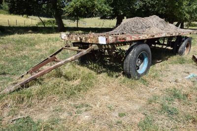 a trailer with a pile of hay on the back of it