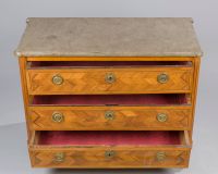 Commode de forme rectangulaire en bois de placage marqueté d… (photo 2)
