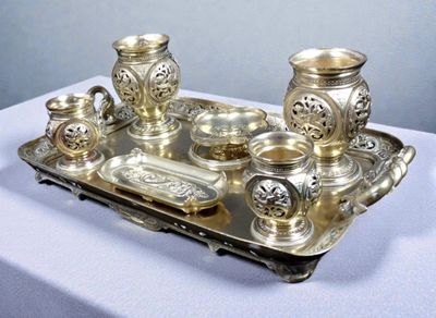 Service de table à hors-d’œuvre en bronze doré, seconde moit…