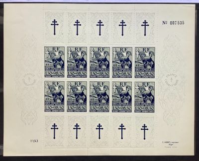 une image représentant une photo d'un timbre sur lequel figure une croix