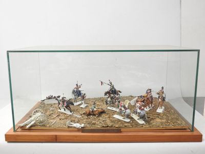 une vitrine contenant de nombreuses figurines