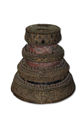 Birmanie, XIXe siècle Socle en bronze anciennement laqué et …