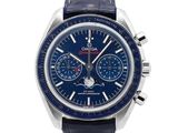 la montre est dotée d'un cadran bleu
