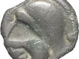 une pièce d'argent portant une tête d'homme