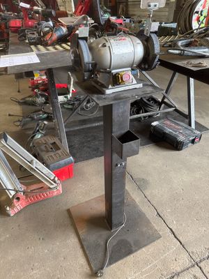 a machine that is sitting on a table in a garage