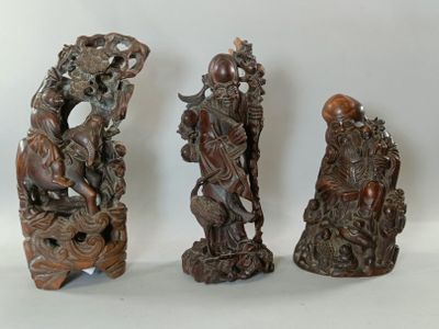 CHINE Lot de trois statuettes en bois et bambou sculpté