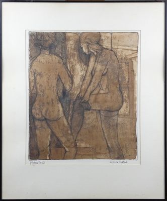 une image représentant deux hommes debout l'un à côté de l'autre