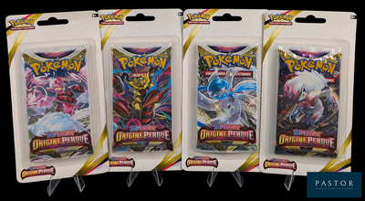 Trois paquets de cartes à collectionner Pokémon sont présentés dans un emballage.