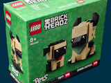une boîte de figurines Lego Headz avec un chien dessus