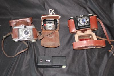 Lot comprenant 2 appareils KODAK et flash et un appareil ULT…