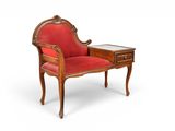 une image représentant une chaise sur laquelle est posée une table