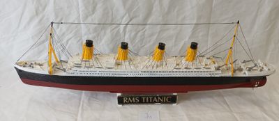 une image représentant la maquette d'un bateau sur fond blanc