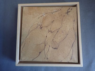 dessin représentant une femme nue dans un cadre en bois sur fond bleu