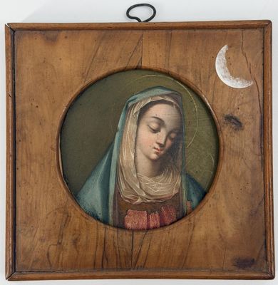 une image représentant un tableau d'une femme avec un croissant au-dessus de la tête