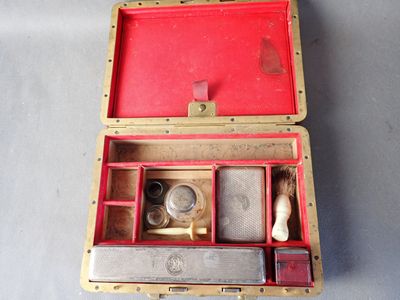 Nécessaire de voyage en cuir gaufré, 17 x 24cm (manques) - Photo 1