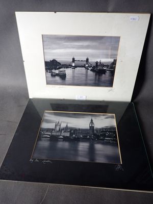 Lot de 2 photographies de Londres signées sur la marie-louis…