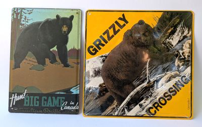 deux sous-verres représentant un ours et un grizzli