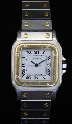 une image représentant une montre-bracelet en argent et en or avec des chiffres romains