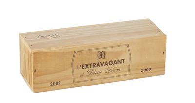 boîte en bois au design extravagant, à vendre, sur fond blanc