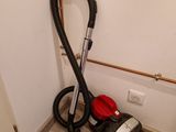 a vacuum that is sitting on the floor next to a wall