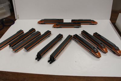 il y a beaucoup de types de rails différents sur la table