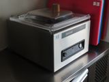 une image représentant une machine posée sur une table