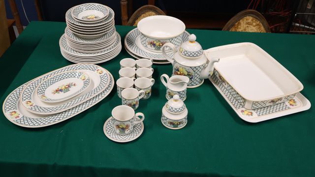 VILLEROY & BOCH – Modèle « BASKET ». Partie de service de table e...
